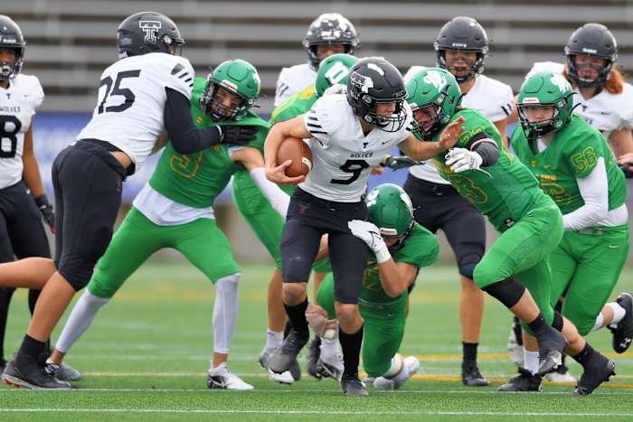 Tualatin.West-Linn.6A-football-semifinal.Leon-Neuschwander.42